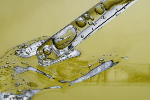 Microscopic view of emulsifiers in oil and water, representing cosmetic formulations and B2B specialty chemicals
